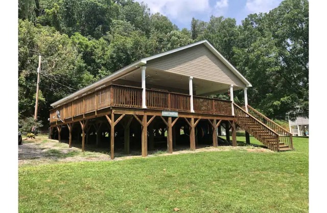 Wake and Lake-Waterfront home at the headwaters of Claytor Lake