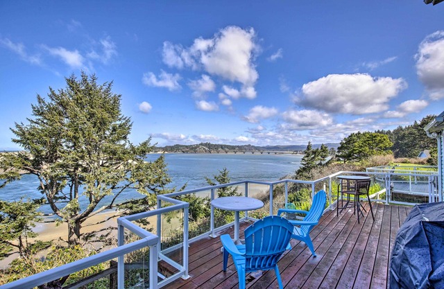 Waldport Beach House w/Loft, Grill & Ocean Views!