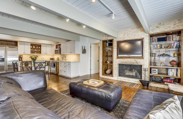 Walk Everywhere! Deluxe Downtown Condo w/Hot Tub