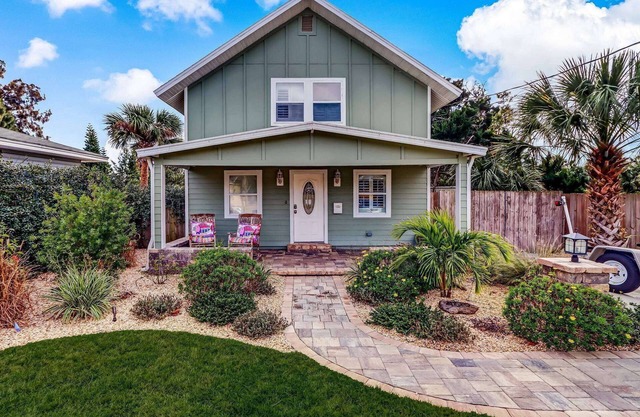 Walk Everywhere, Fenced Backyard, Hot Tub, Fire Pit, Screened Porch, Man Cave, $300 in Free Tickets!
