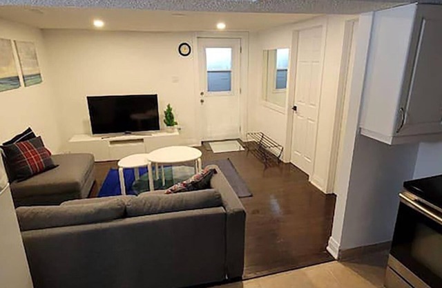 Walk-out Basement Apt. 1 bedroom+den. Free parking