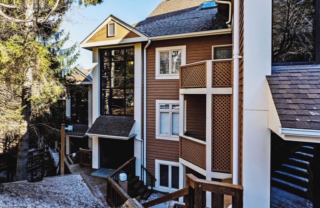 Walk to activities/Slopeside! Gated community.