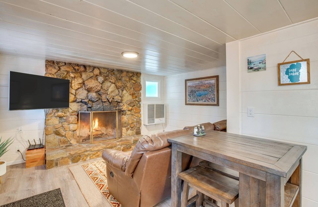 Walk to Beach: Dog-Friendly Cabin in Glenbrook!