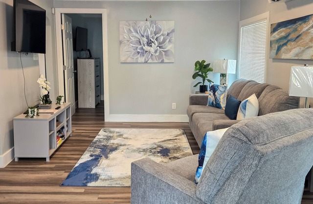 Walk to Beach: Hampton Home w/Grill!