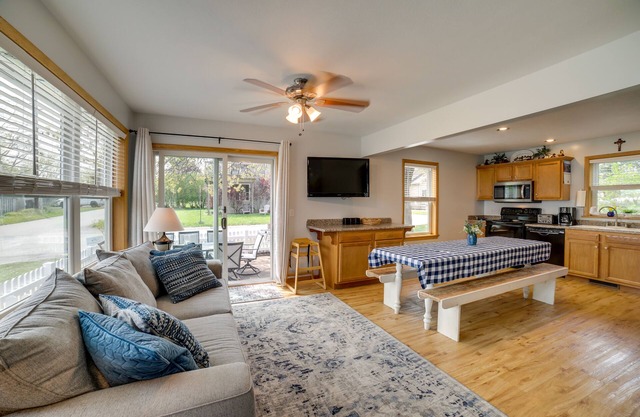 Walk to Beach, Lake Edinboro Views: 'Camp Dickson'