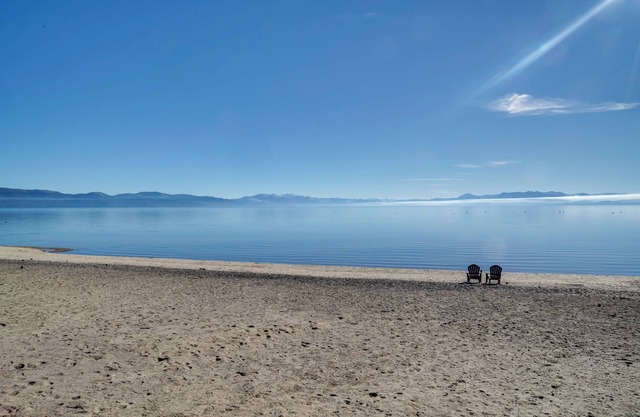 Walk to Beach: Mourelatos Lakeshore Resort Condo!