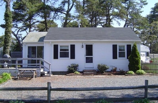 Walk to beach-Ocean Drive, Updated Cottage