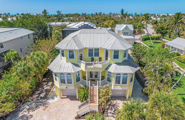 Walk to Beach, Pool+Hot Tub, Game Room | Captiva 5BDR | Coco Mango by AvantStay