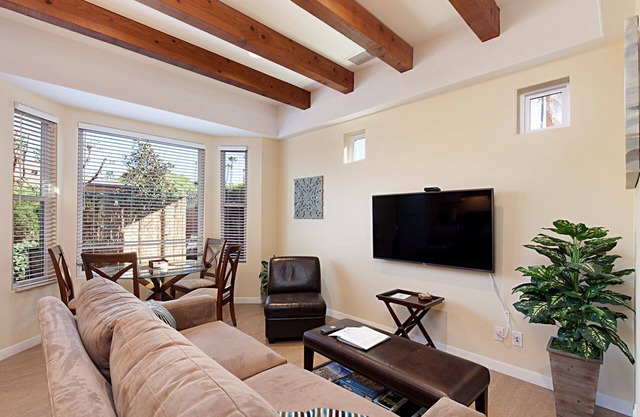 Walk to beach/restaurants, No shared areas, Pvt Patio , Garage, AC, Bikes