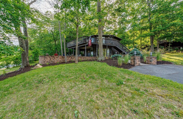Walk to Bedford Springs from the "Round House" with an Amazing golf course view!