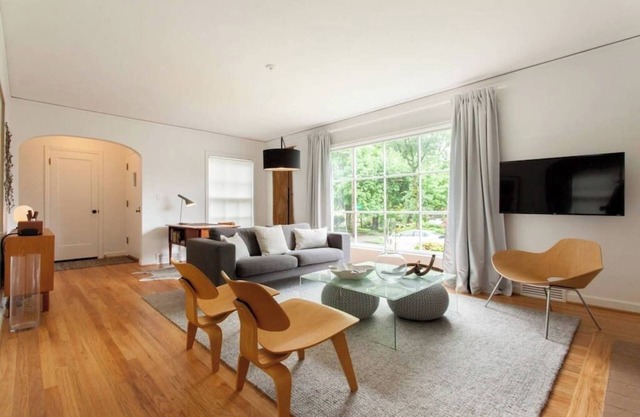 ★ Walk to Belmont - 2-bed/1-bath - Walk Score: 95!