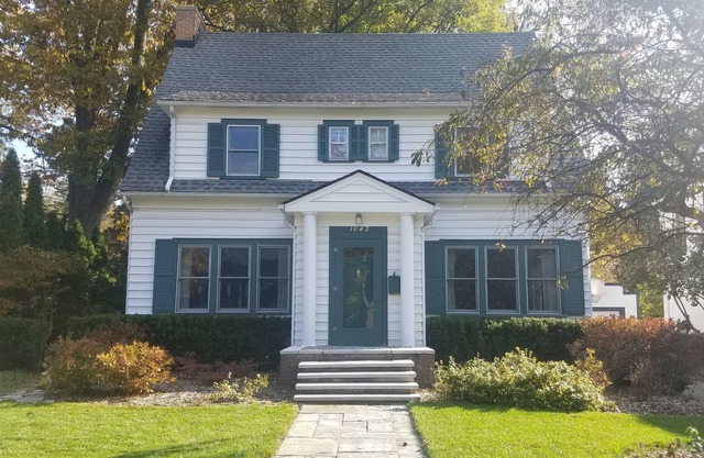 Walk to Big House AND campus from charming neighborhood