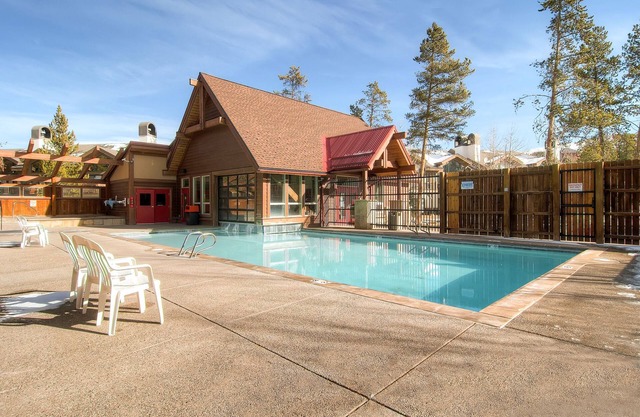 Walk to downtown-1 min walk to lift -Pool-Hot Tub