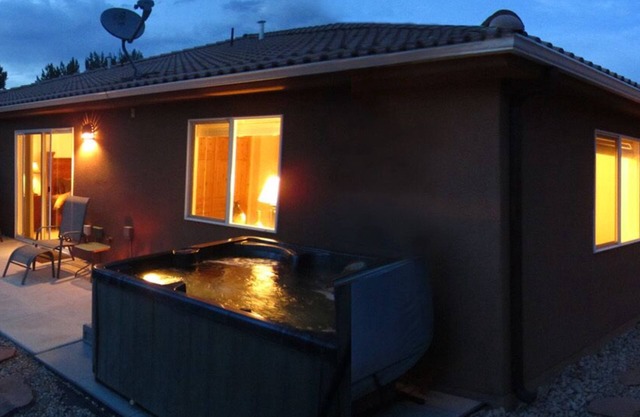 Walk to Downtown! Private Hot Tub, Fireplace, Indoor Pool