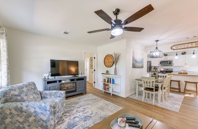 Walk to Dtwn Pine Mountain! 'Evergreen Cottage'
