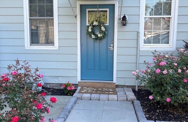 Walk to everything Rock Hall from this 1st floor apartment. Sleeps 4!
