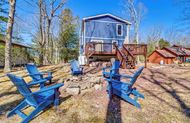 Walk to Lake Harmony: Family Retreat w/Decks!