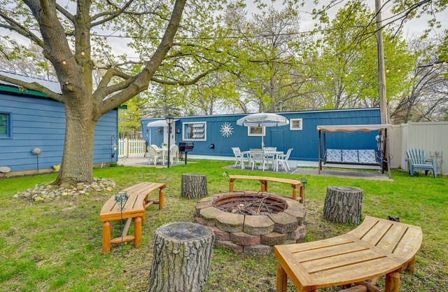 Walk to Lake Huron: Pet-Friendly Caseville Cottage
