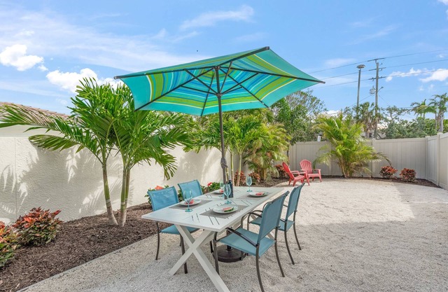 Walk to Lido Beach & Dining! 2BR Retreat + New Shared Rec Room, Backyard Grill & Modern Amenities