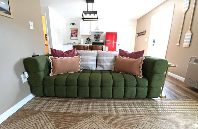Walk to Mackinac Ferry Sleeps 16 6BR Retreat