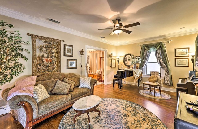Walk to Midwestern State: Wichita Falls Cottage!