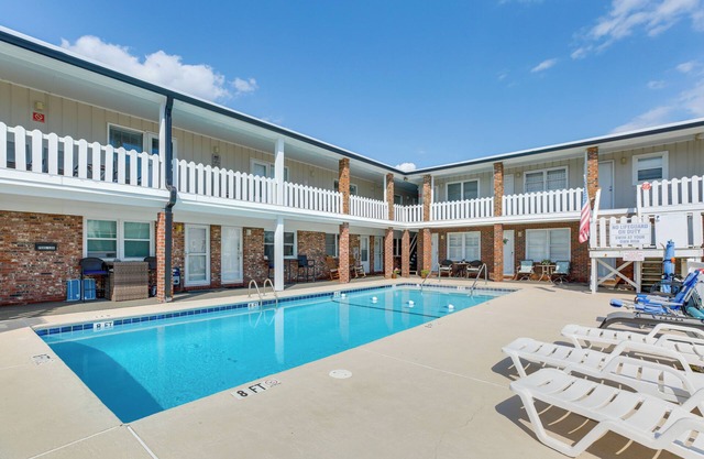 Walk to North Myrtle Beach: Studio w/Pool Access!