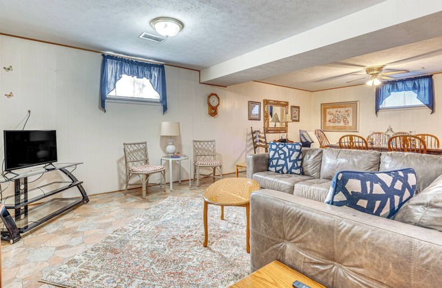 Walk to Ohio River & Spencer Landing: Apt w/Patio