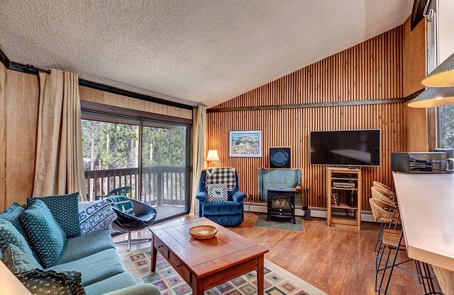 Walk to Peak 8! Cozy up in this beautiful 2BR Condo!