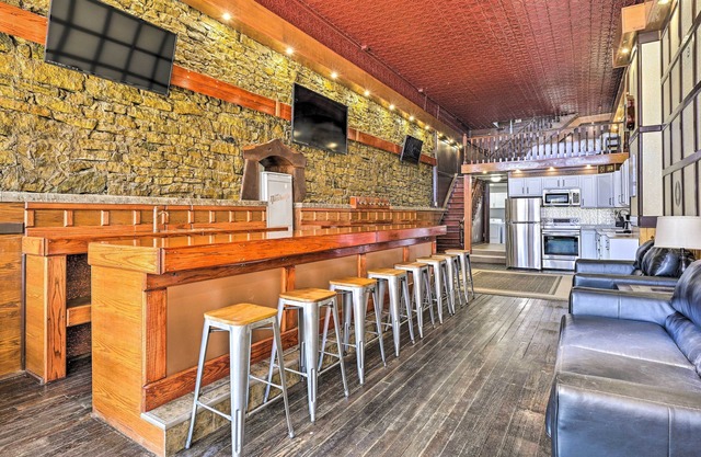 Walk to River: Unique Studio in Renovated Bar!
