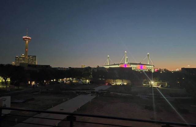 Walk to Riverwalk & Alamodome from Modern Retreat- 2 Car Garage w/EV Charger