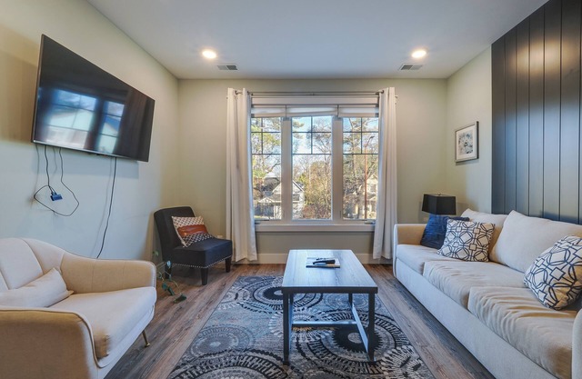 Walk to Shops on Front Street: Traverse City Condo