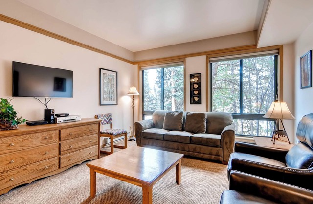 Walk to slopes! Value Studio Condo by RedAwning