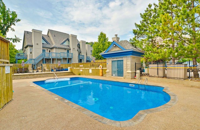 Walk to the Lift Renovated Loft w/Free WiFi, Shared Pool, & Tennis