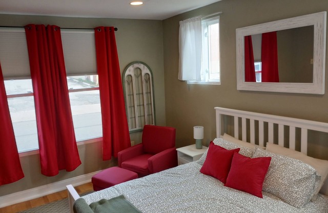 Walk to the Diamond- First Floor Bed and Bath Perfect multi-generation families