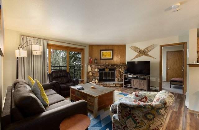 Walk to the Lifts/Pool and Hot Tub Access/Private Patio