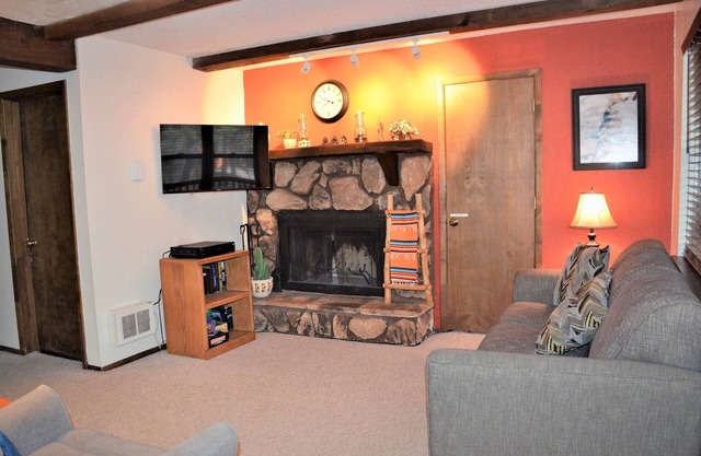 Walk to the Slopes from a Great Condo! - THE MOUNTAIN IS OPEN