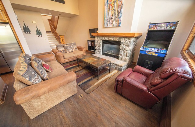 Walk to the Slopes! Private laundry and garage!