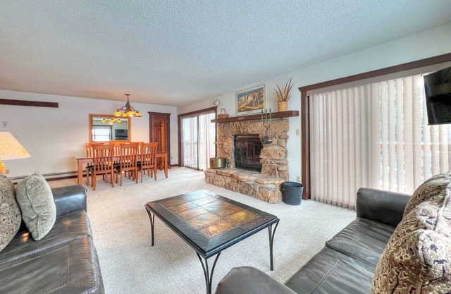 Walk to the Resort! Comfortable 2 Bedroom, Great rates!