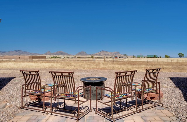 Walk to Wineries: Elgin Wine Country Retreat!