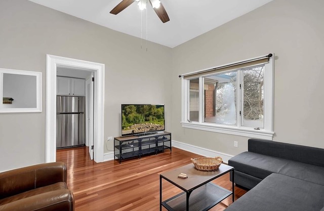 Walkable Short North Retreat | King Bed + CrossFit