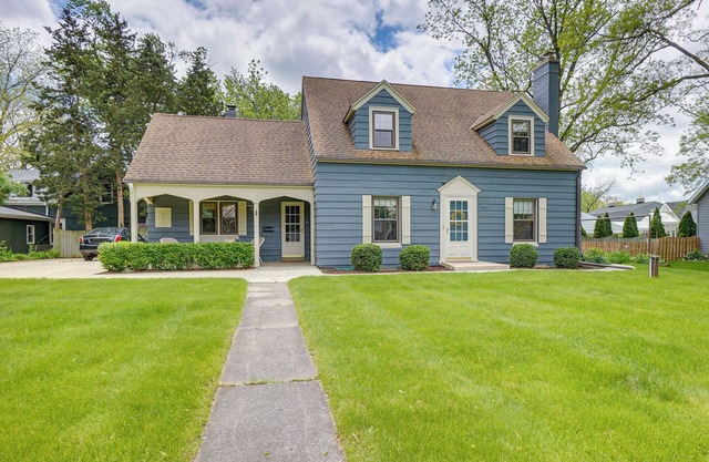 Walkable Thiensville Retreat Near Hiking!