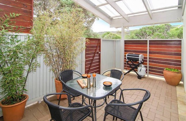 Walking distance to beach and Surfers Point.