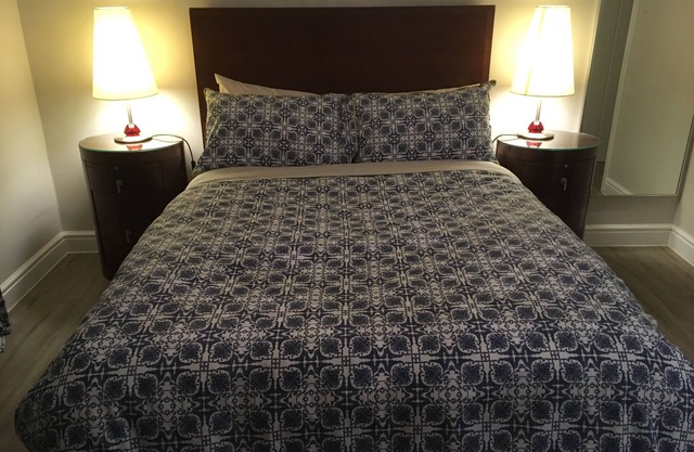 Walking distance of Mildenhall town, sleeps 3, ensuite shower, WiFi & parking