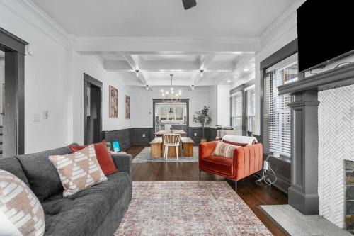 Walnut Remodeled Modern 5BR Home Walkable King Bed