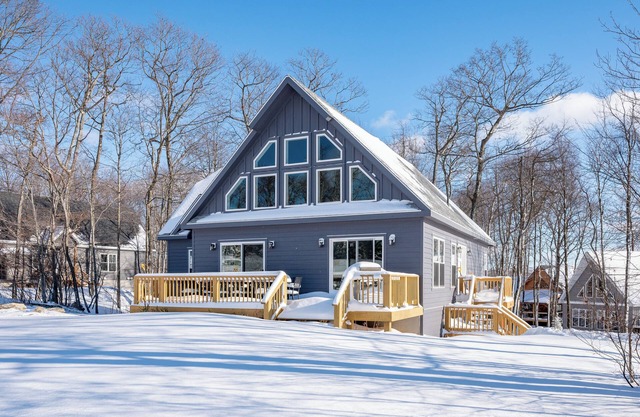 Wanderlust: Lake Area, Ski Area, Dogs Welcome, Hot Tub, Fire Pit, Fireplace!