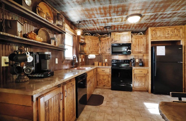 Wanderlust Suite - 2 Bed, 2 Bath Getaway