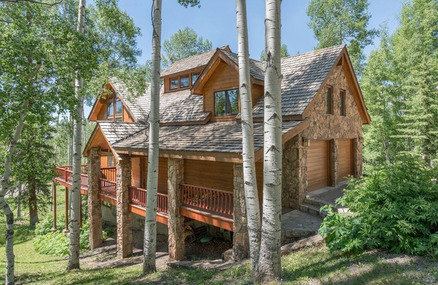 Wapiti Mountain Escape by AvantStay | Commanding Views Wonderful Home w/Hot Tub