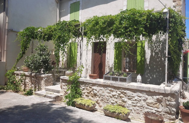 WARM AND COMFORTABLE FAMILY HOUSE near the AVIGNON FESTIVAL