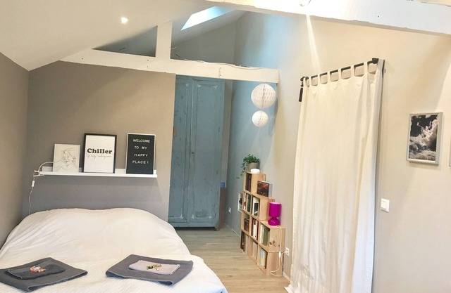 Warm and comfortable outbuilding near Paris