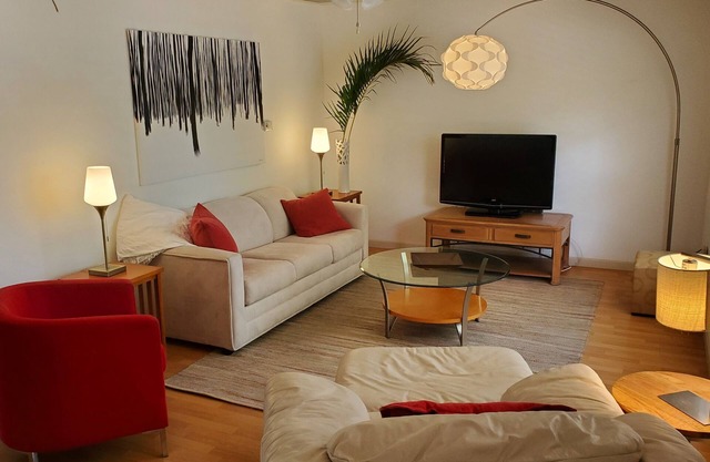 Warm and Inviting pet-friendly 2BR/2BA in Idyllic Bay Front Neighborhood